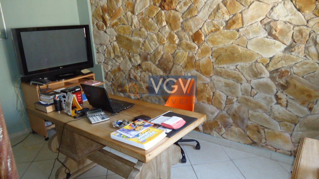 Casa à venda e aluguel com 4 quartos, 300m² - Foto 7