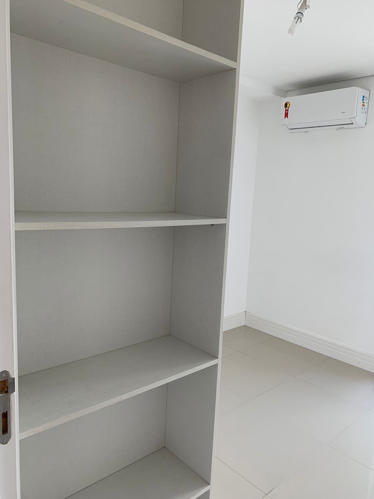 Apartamento à venda com 1 quarto, 45m² - Foto 4