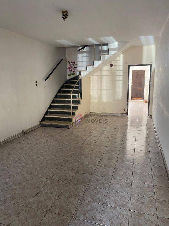 Sobrado à venda com 3 quartos, 138m² - Foto 1