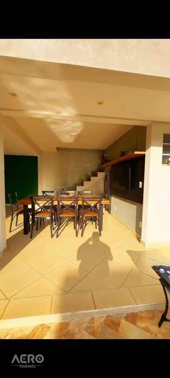 Casa à venda com 3 quartos, 270m² - Foto 14