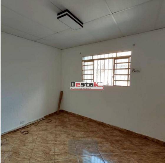 Casa à venda com 5 quartos, 161m² - Foto 11