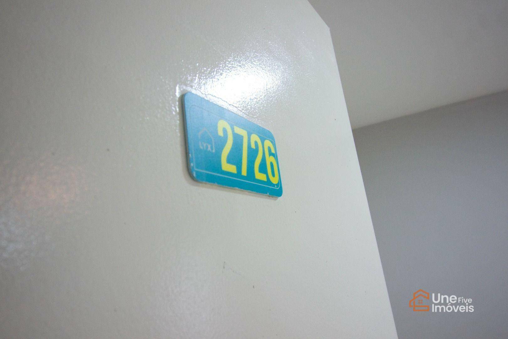 Apartamento à venda com 2 quartos, 40m² - Foto 13
