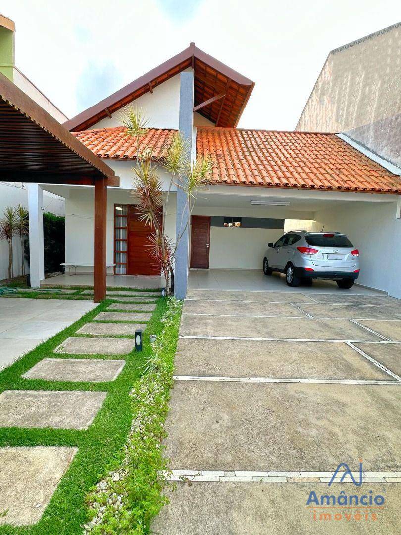 Casa à venda com 3 quartos, 210m² - Foto 1