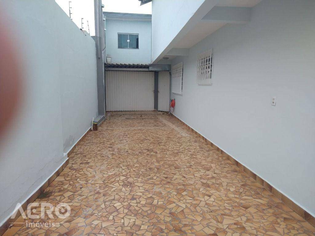 Casa para alugar com 3 quartos, 210m² - Foto 31