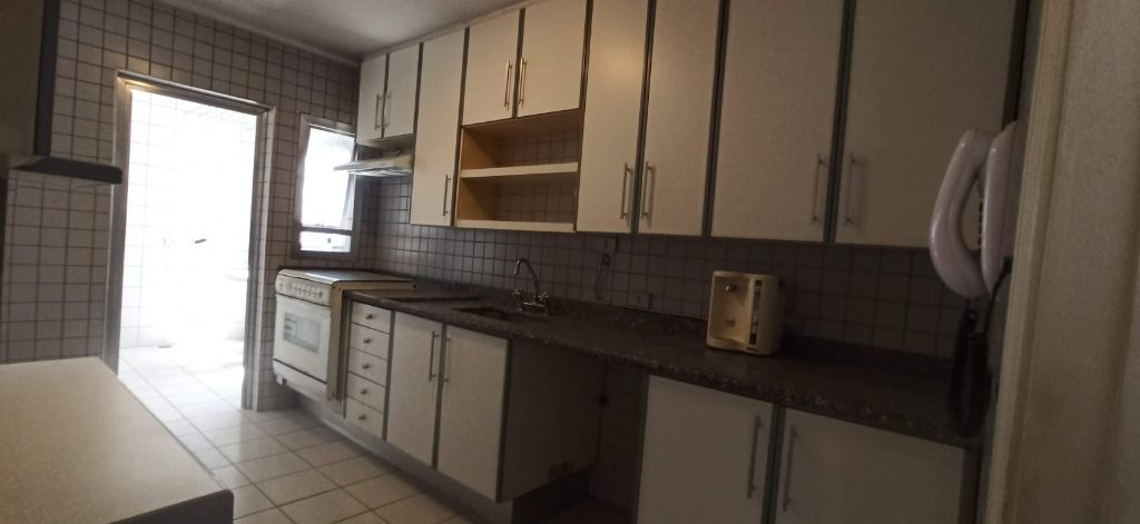 Apartamento para alugar com 3 quartos, 140m² - Foto 21