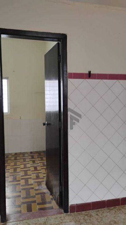 Casa à venda com 6 quartos, 180m² - Foto 7