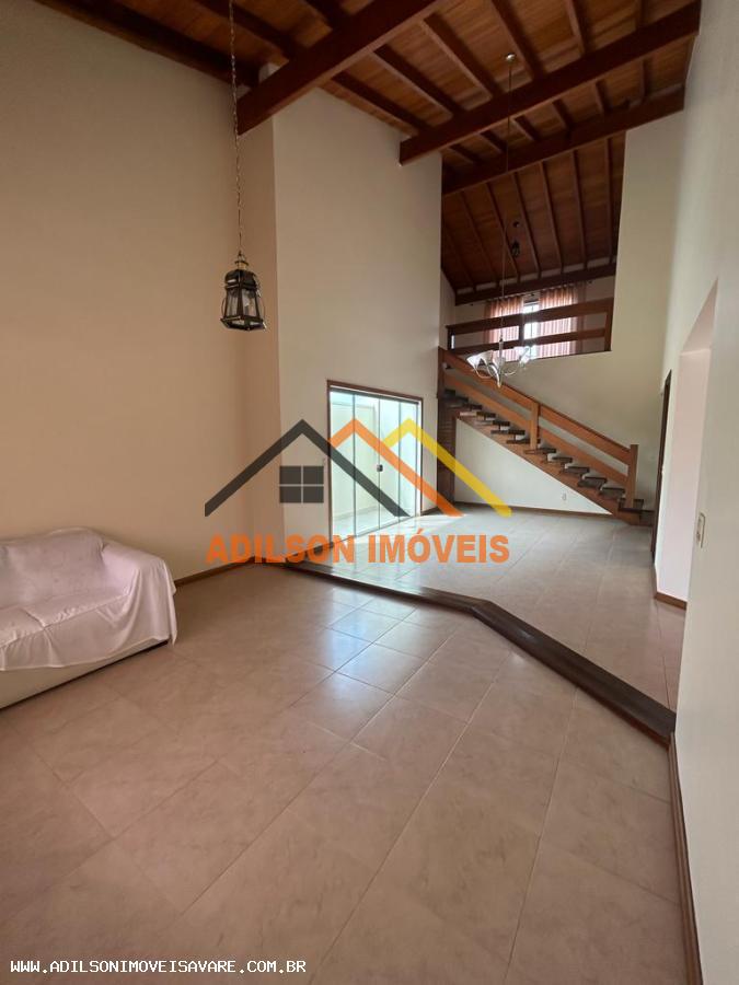 Casa à venda com 3 quartos, 275m² - Foto 4