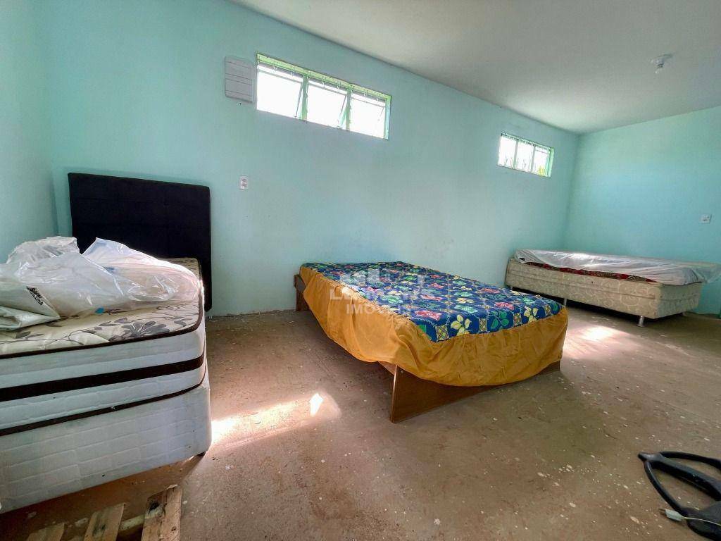 Chácara à venda com 3 quartos, 196m² - Foto 13