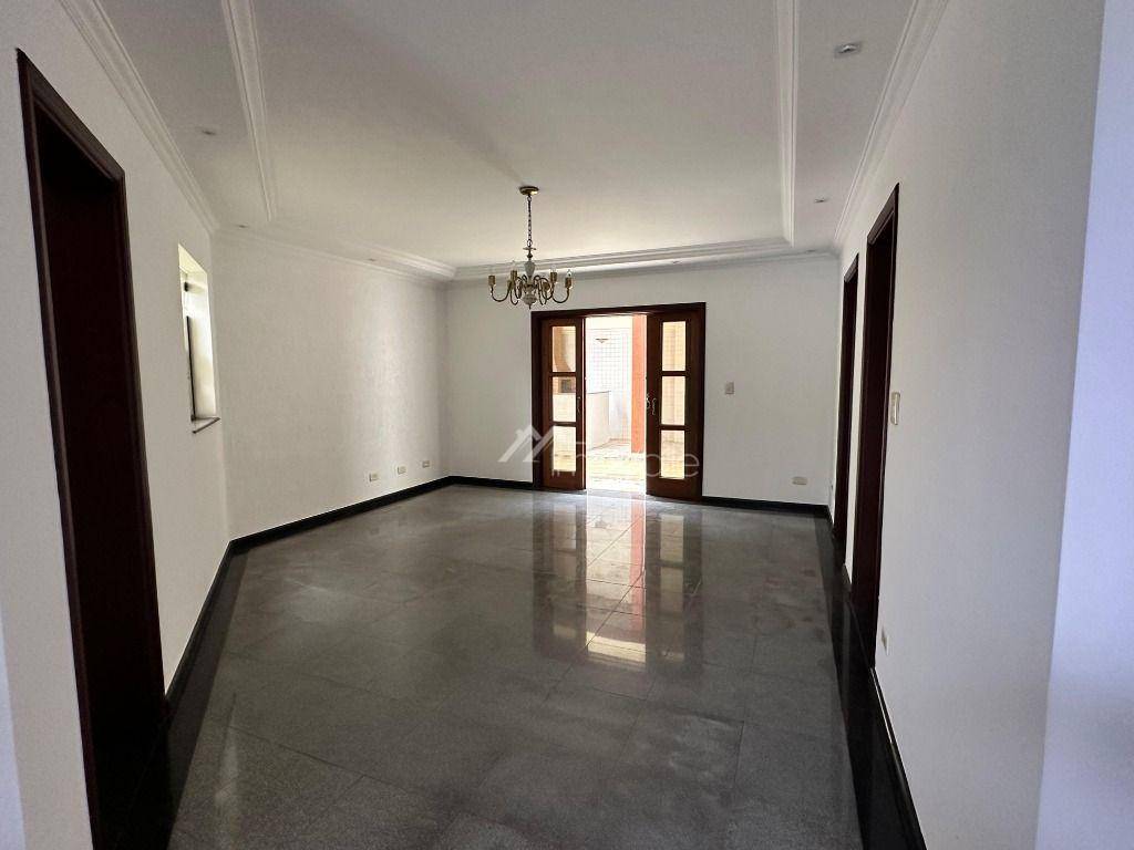 Casa de Condomínio para alugar com 4 quartos, 331m² - Foto 2