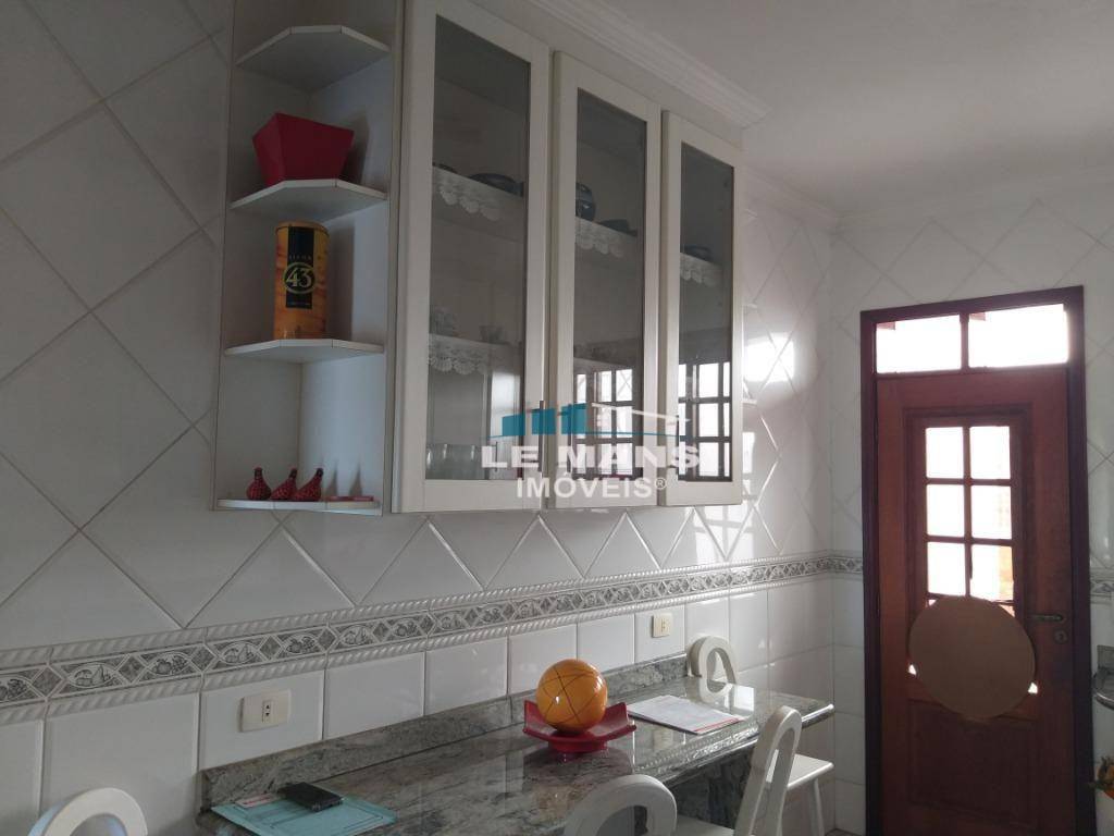 Casa à venda com 3 quartos, 226m² - Foto 15