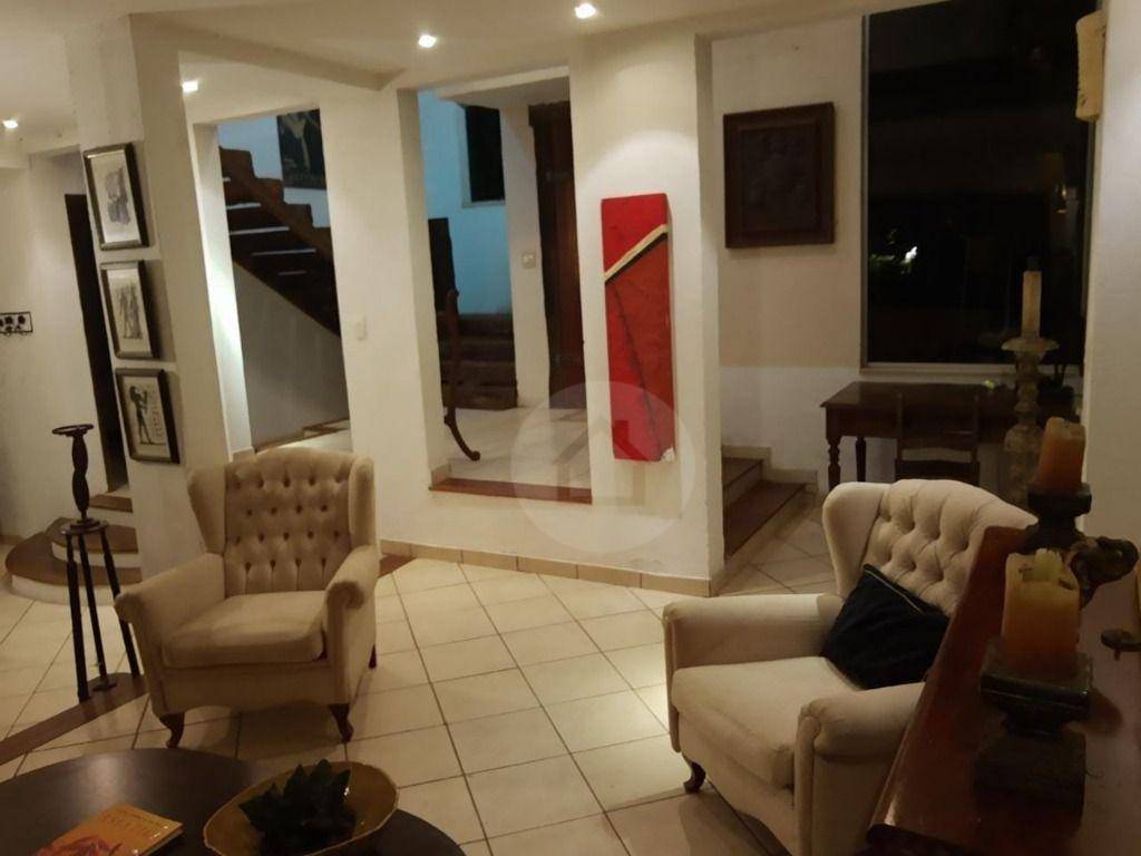 Casa à venda e aluguel com 4 quartos, 300m² - Foto 2