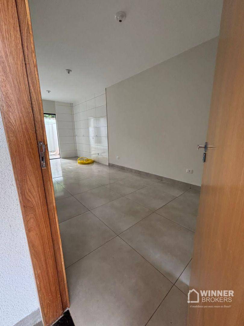 Casa à venda com 3 quartos, 70m² - Foto 2