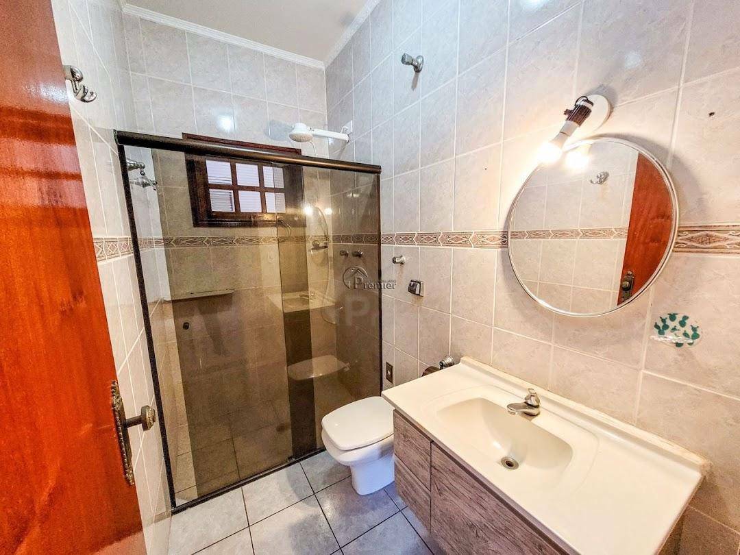 Casa para alugar com 3 quartos, 250m² - Foto 35