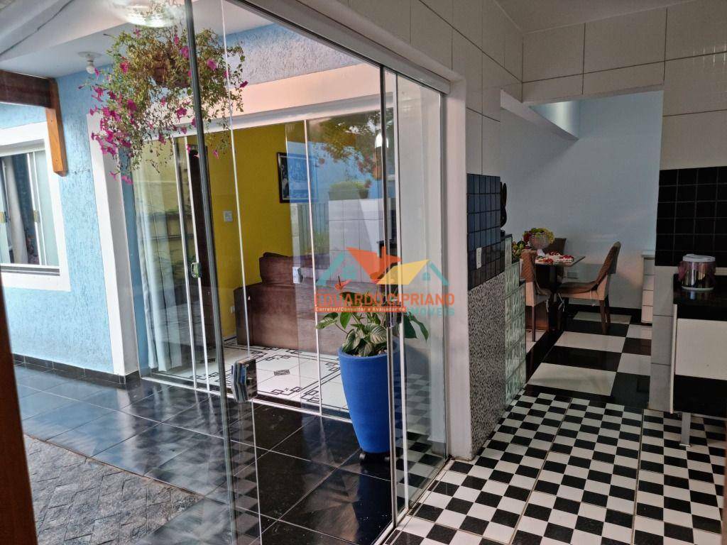 Casa à venda com 4 quartos, 200m² - Foto 1