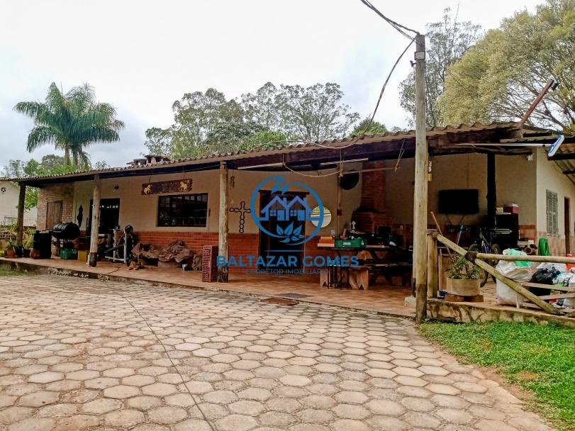 Fazenda à venda com 5 quartos, 8000m² - Foto 1