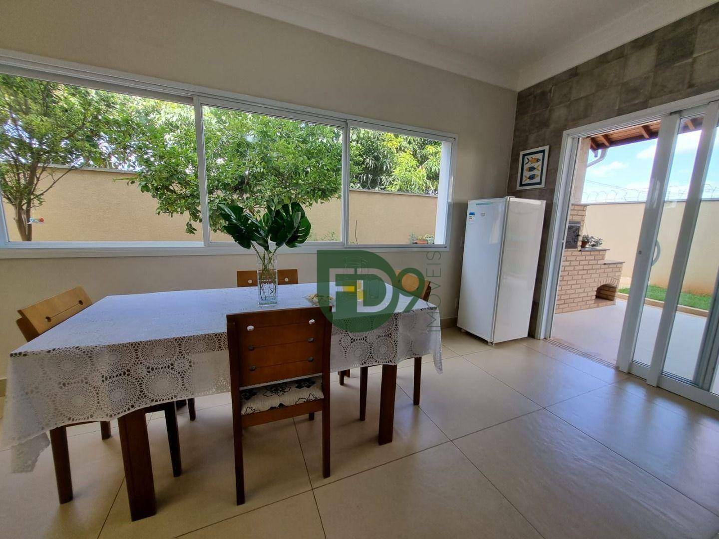 Casa de Condomínio à venda com 3 quartos, 226m² - Foto 3