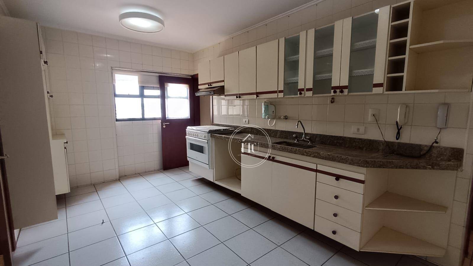 Apartamento, 3 quartos, 242 m² - Foto 4