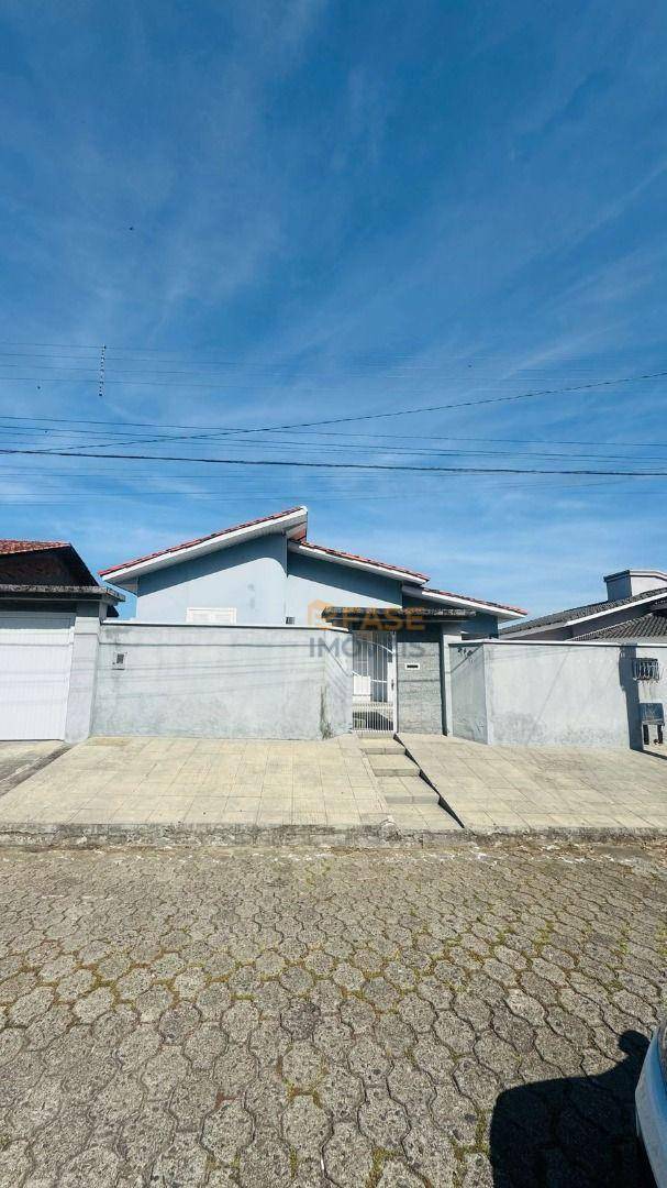 Casa à venda com 3 quartos, 1m² - Foto 2