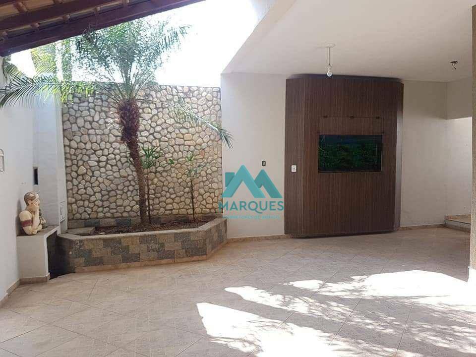 Sobrado à venda com 3 quartos, 175m² - Foto 1