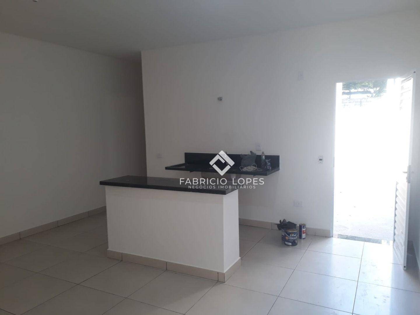 Casa à venda com 2 quartos, 64m² - Foto 1