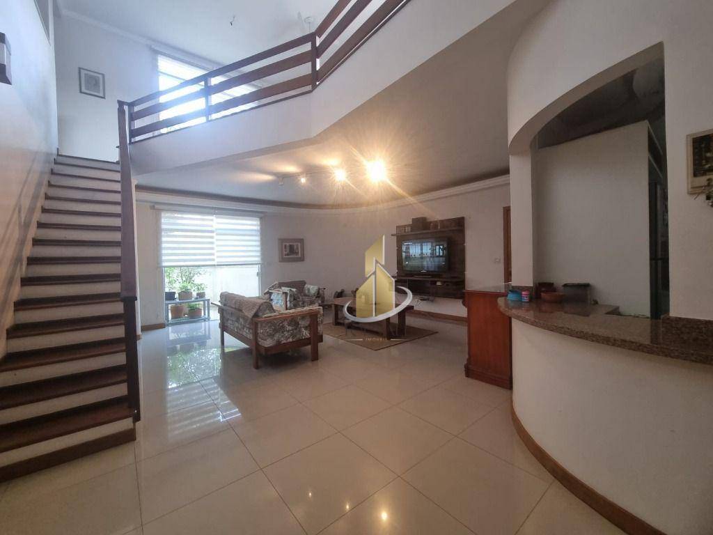 Sobrado à venda com 4 quartos, 230m² - Foto 1