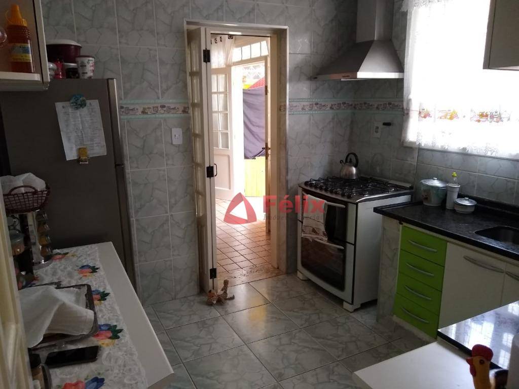 Casa à venda com 3 quartos, 210m² - Foto 12