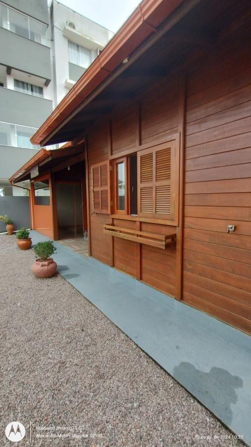 Casa à venda com 2 quartos, 98m² - Foto 1