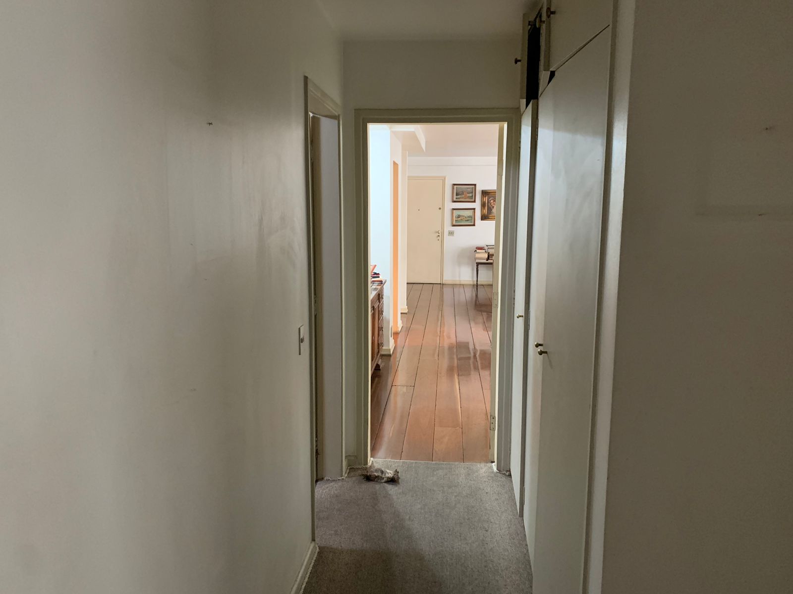 Apartamento à venda com 3 quartos, 185m² - Foto 2