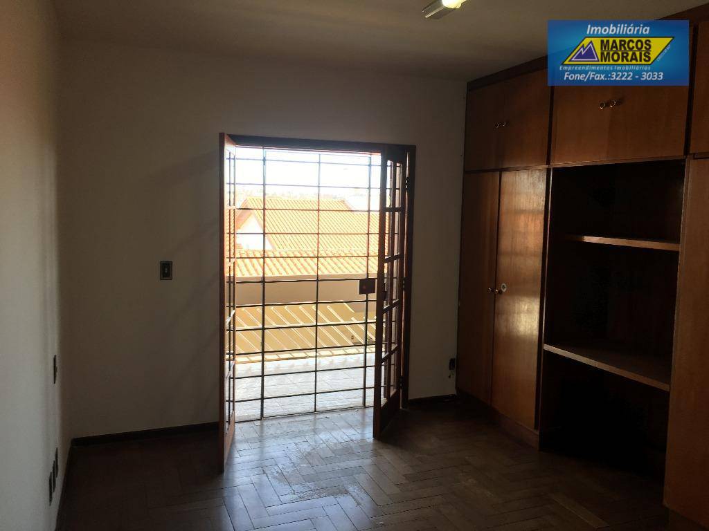 Casa à venda com 3 quartos, 328m² - Foto 61