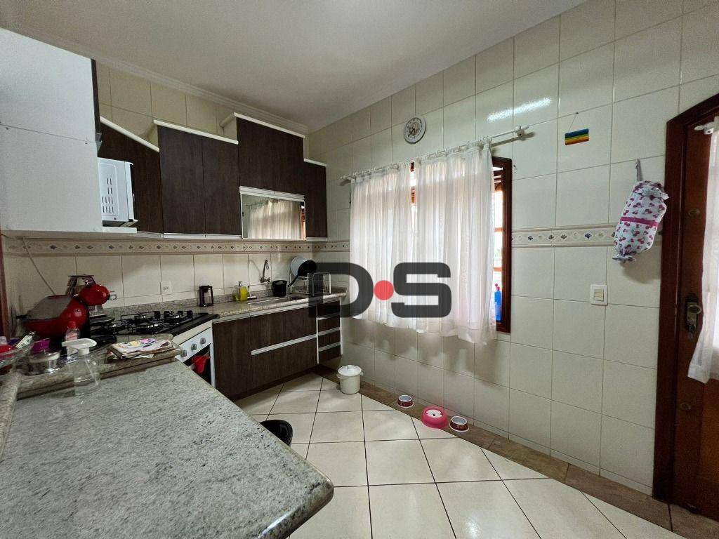 Casa à venda com 3 quartos, 190m² - Foto 4