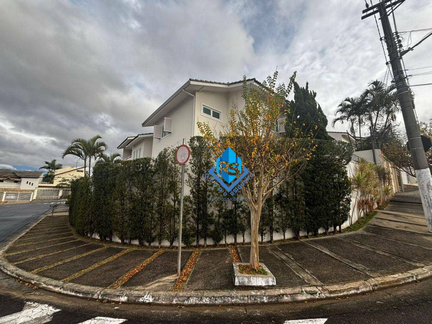 Sobrado à venda com 4 quartos, 444m² - Foto 2