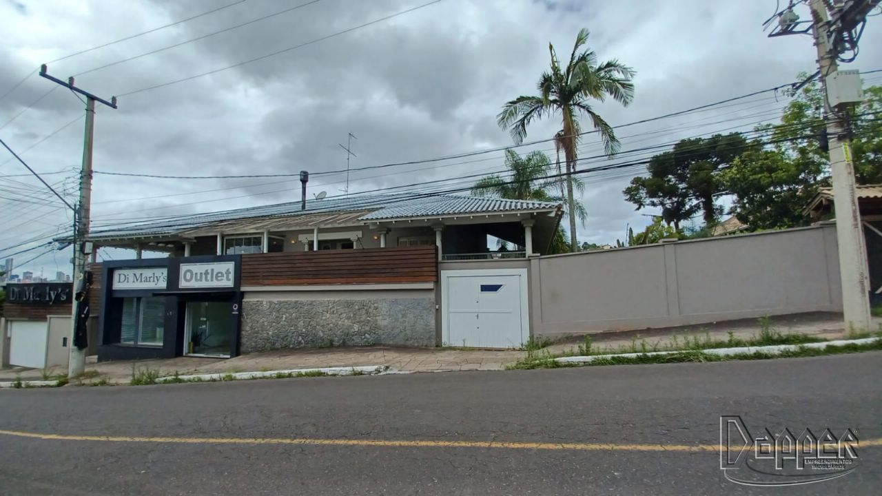 Casa para alugar com 3 quartos, 300m² - Foto 1