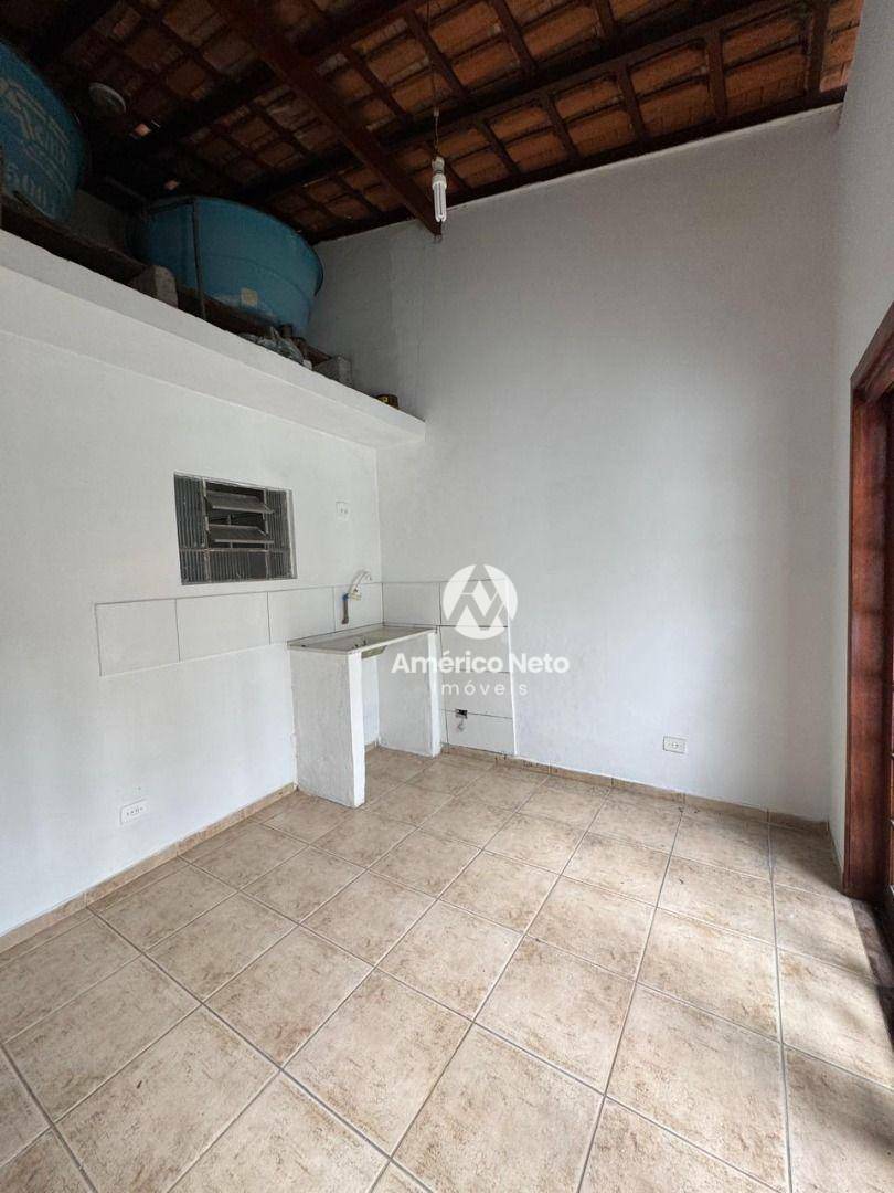 Casa para alugar com 2 quartos, 160m² - Foto 4