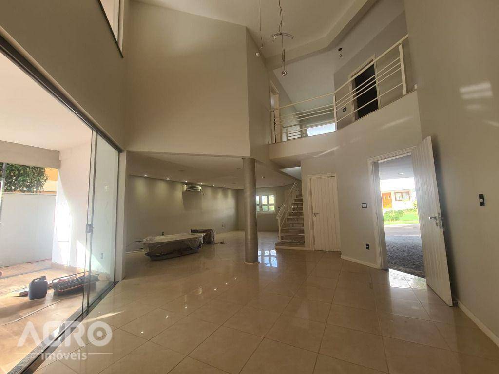 Casa de Condomínio à venda com 3 quartos, 260m² - Foto 1