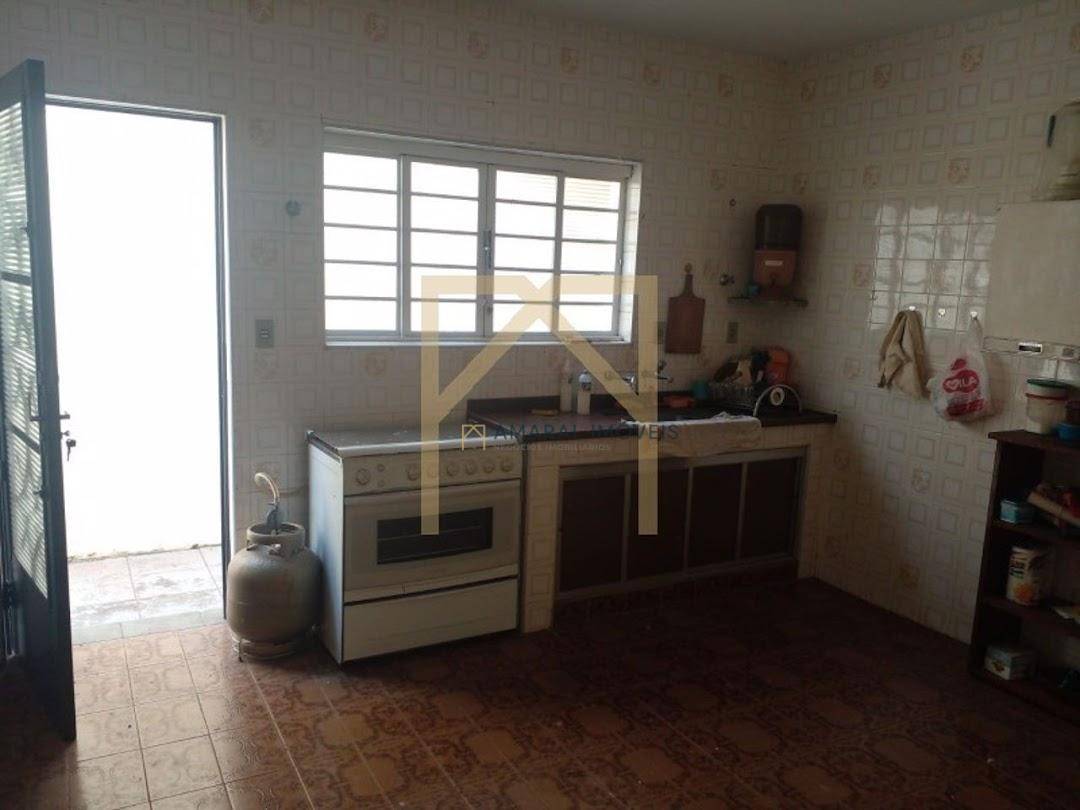 Casa à venda e aluguel com 3 quartos, 200m² - Foto 6