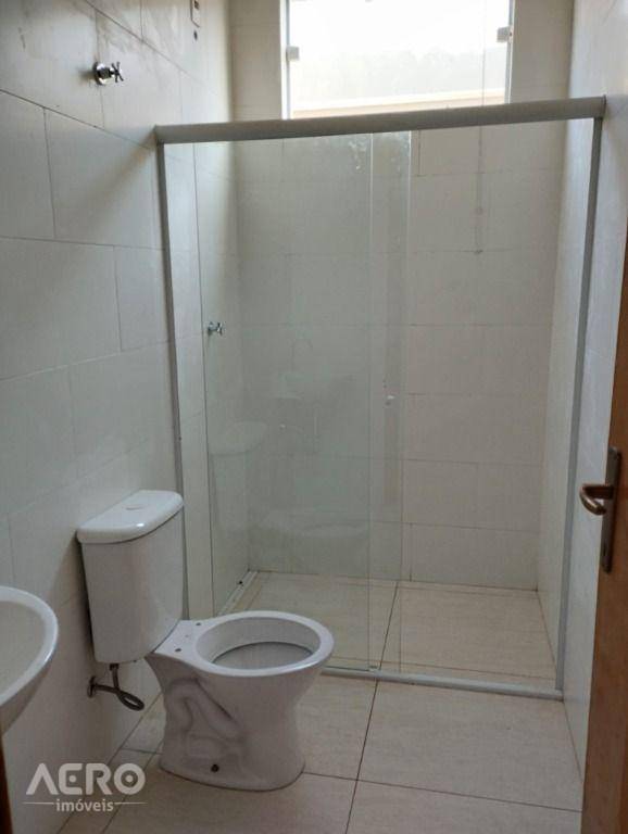 Casa à venda com 2 quartos, 90m² - Foto 2