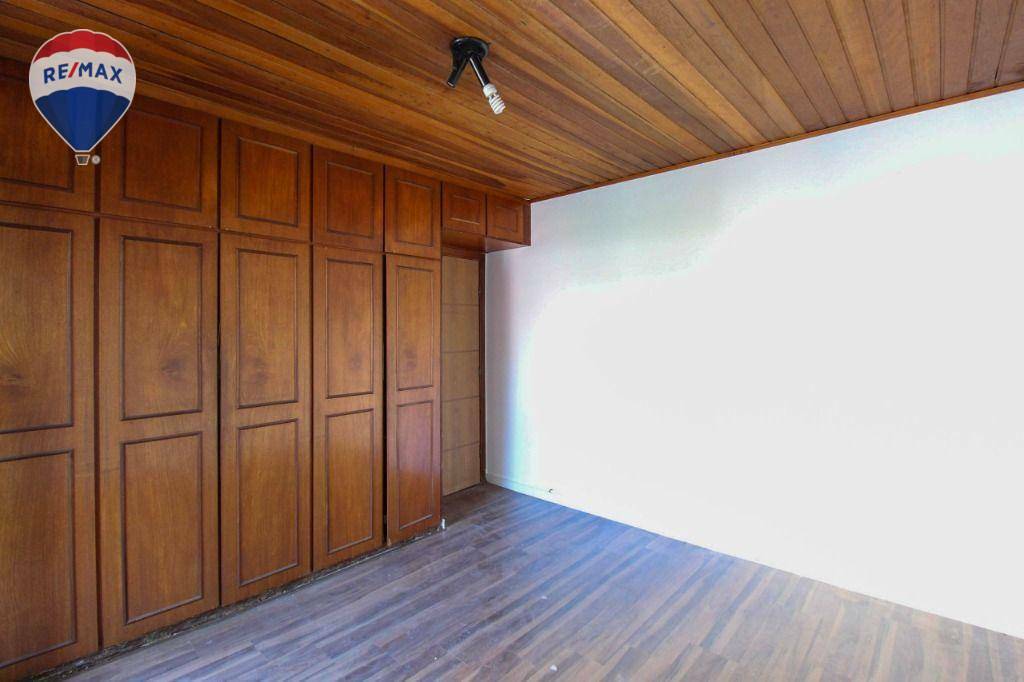 Casa para alugar com 4 quartos, 320m² - Foto 15