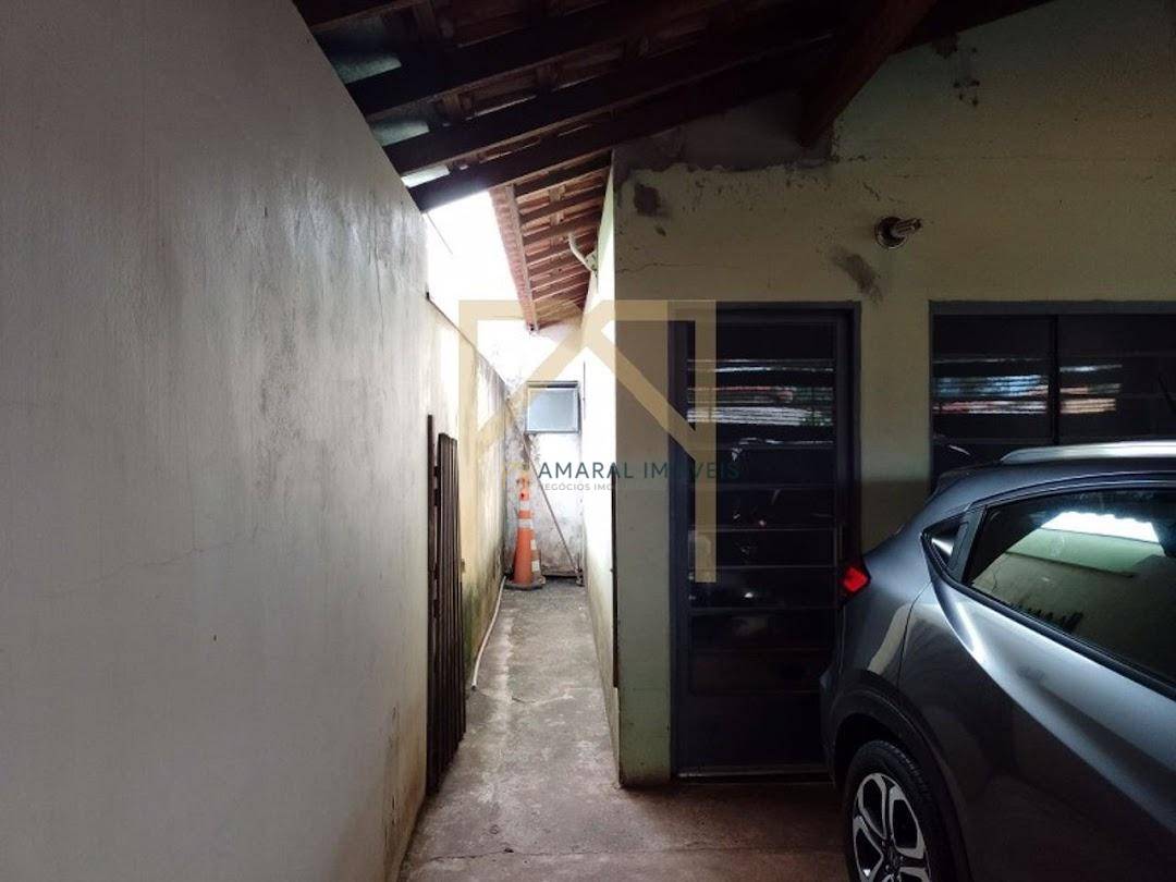 Casa à venda com 4 quartos, 80m² - Foto 2