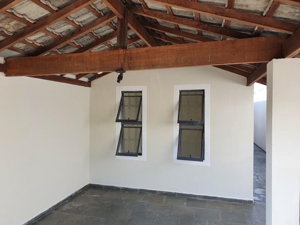 Casa à venda com 2 quartos, 150m² - Foto 1