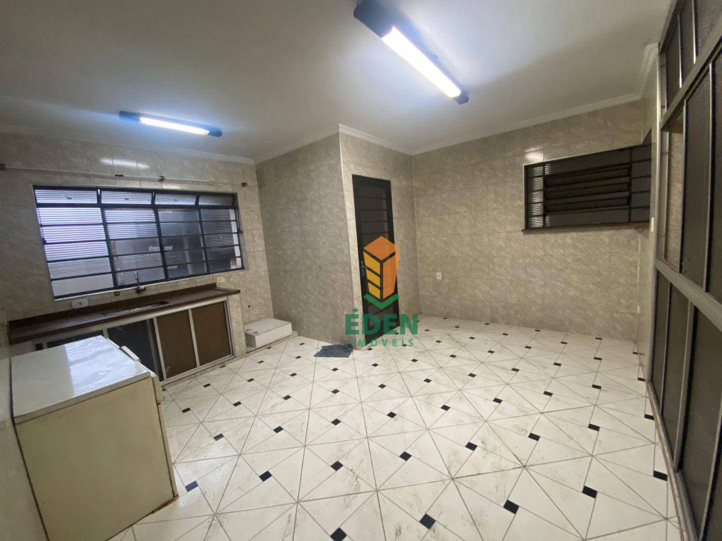 Casa para alugar com 4 quartos, 270m² - Foto 19