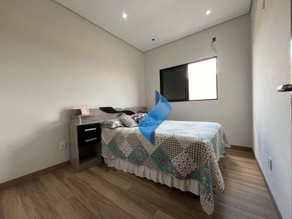 Casa à venda com 4 quartos, 190m² - Foto 4