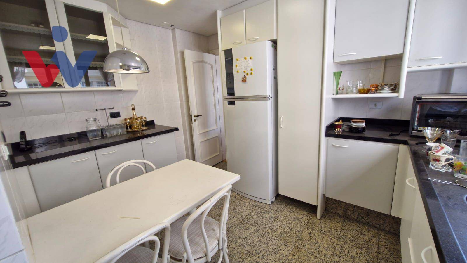 Apartamento à venda com 4 quartos, 164m² - Foto 9