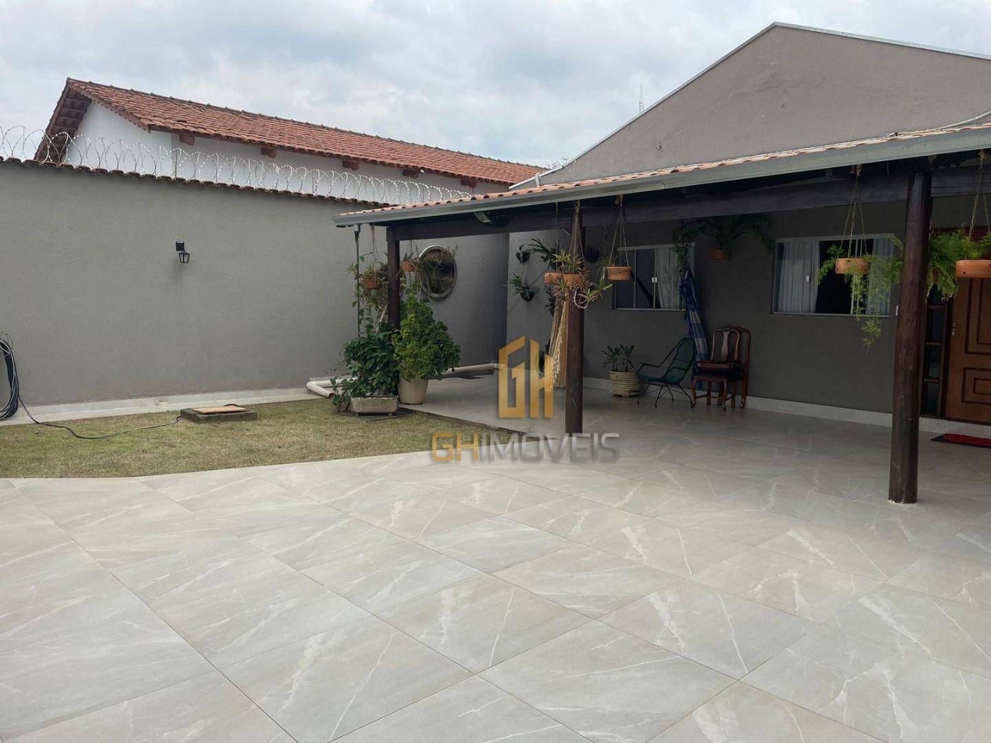 Casa à venda com 3 quartos, 250m² - Foto 2