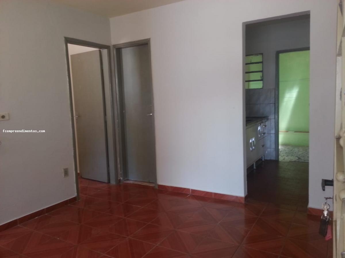 Casa à venda com 2 quartos, 200m² - Foto 1