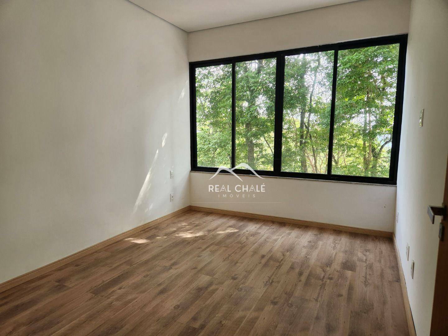 Casa à venda com 4 quartos, 250m² - Foto 5