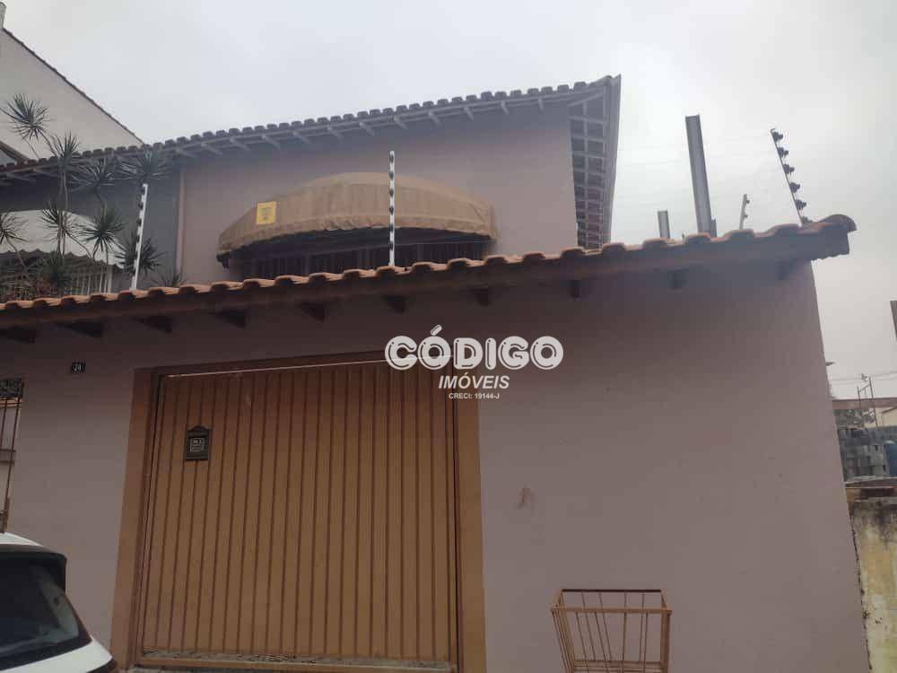 Sobrado à venda com 3 quartos, 200m² - Foto 1