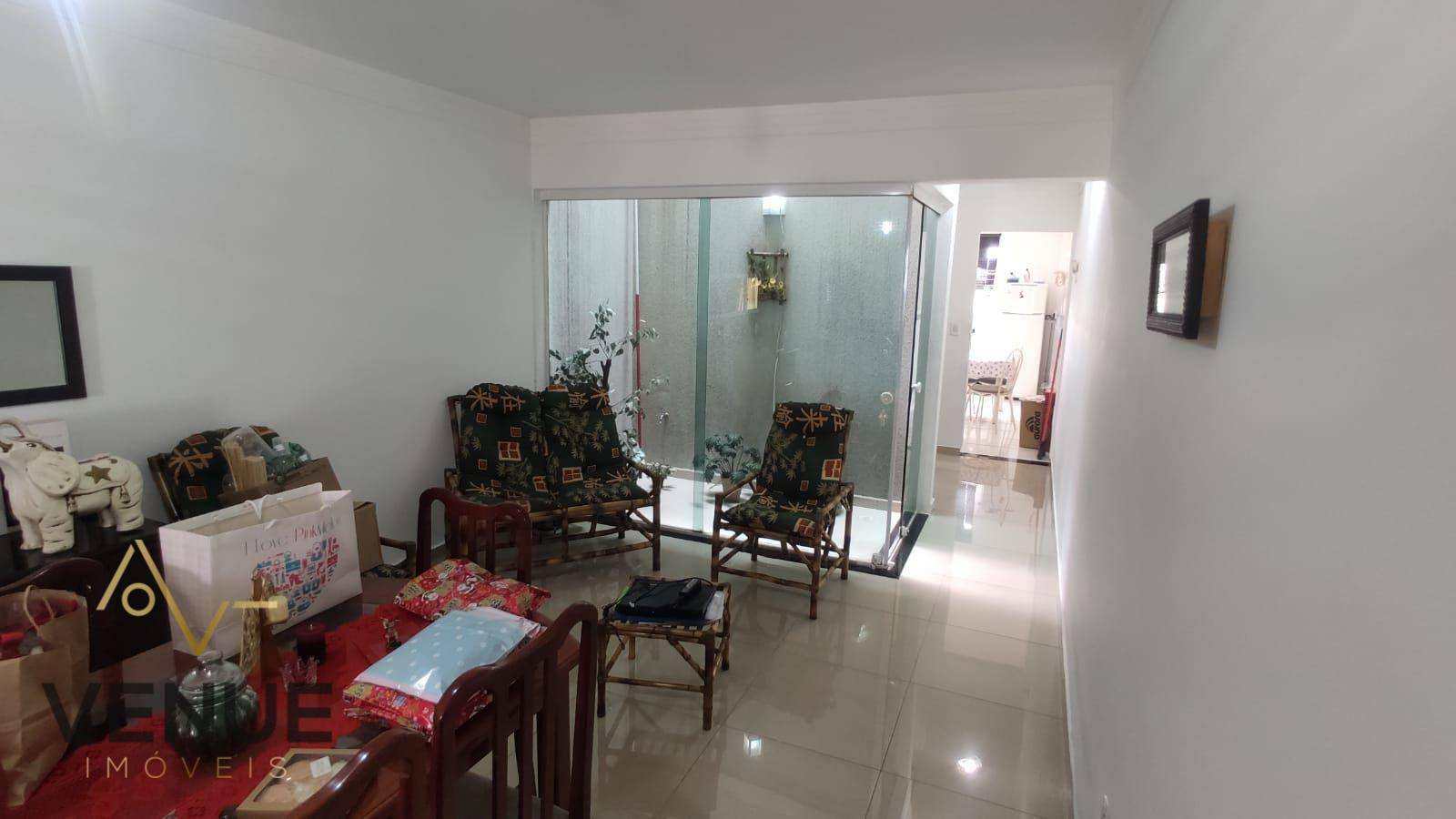 Sobrado à venda com 3 quartos, 200m² - Foto 1