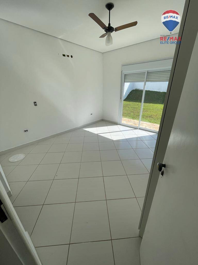 Casa para alugar com 3 quartos, 305m² - Foto 11