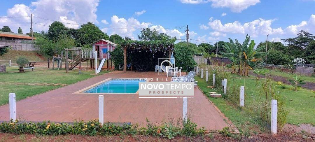 Chácara à venda com 4 quartos, 197m² - Foto 2