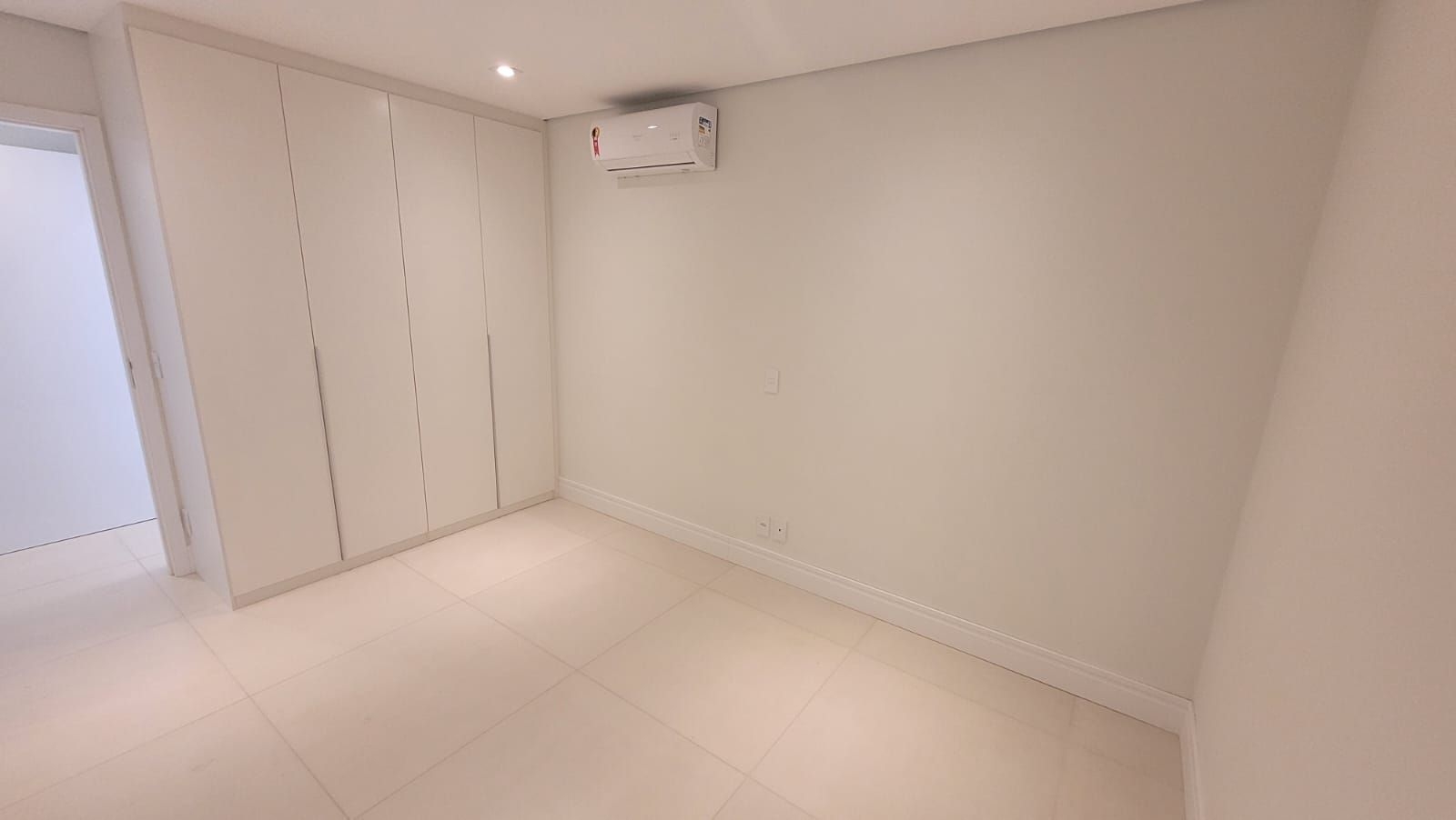 Apartamento à venda com 3 quartos, 156m² - Foto 8